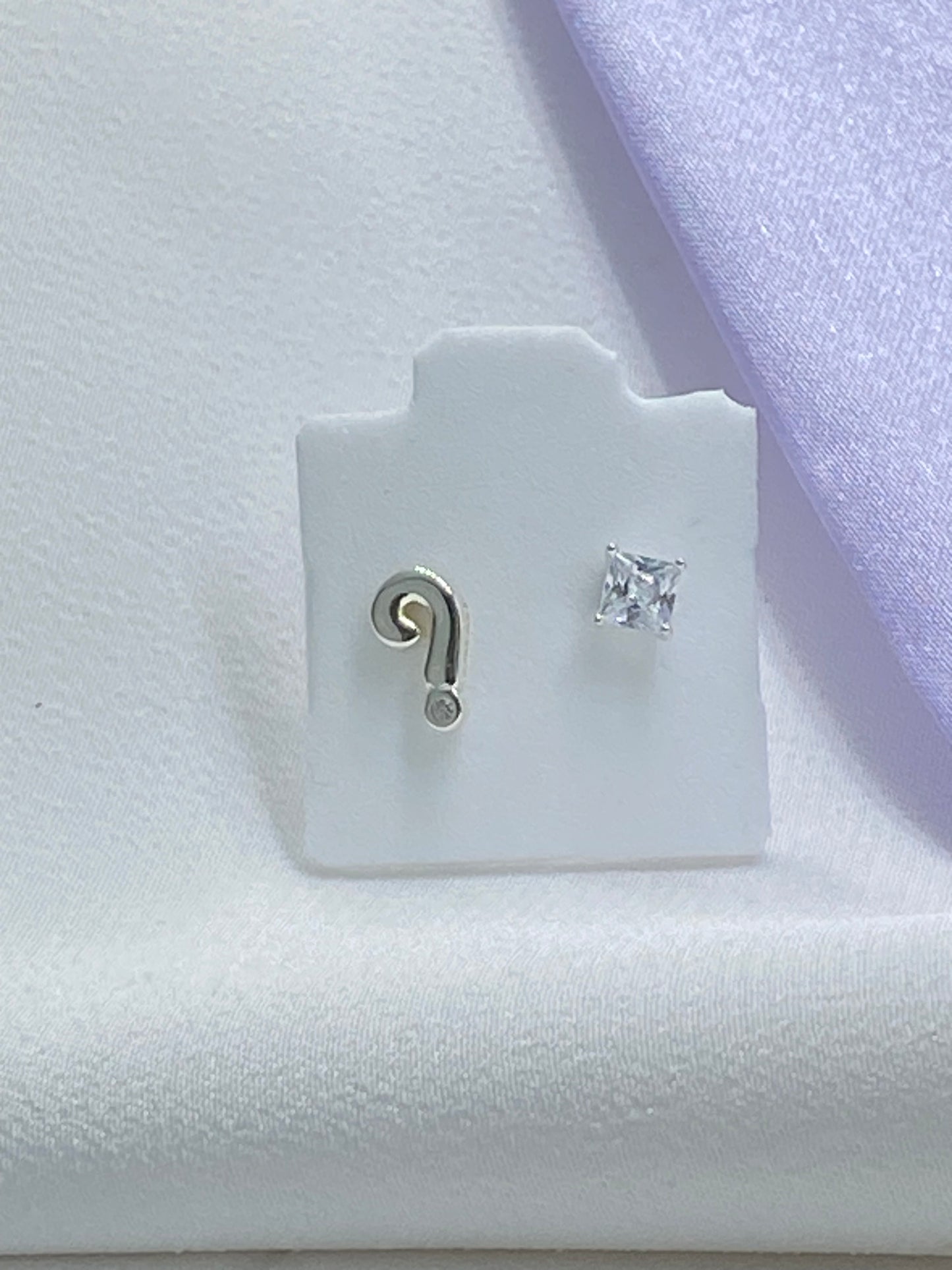 Aretes punto de luz y duda