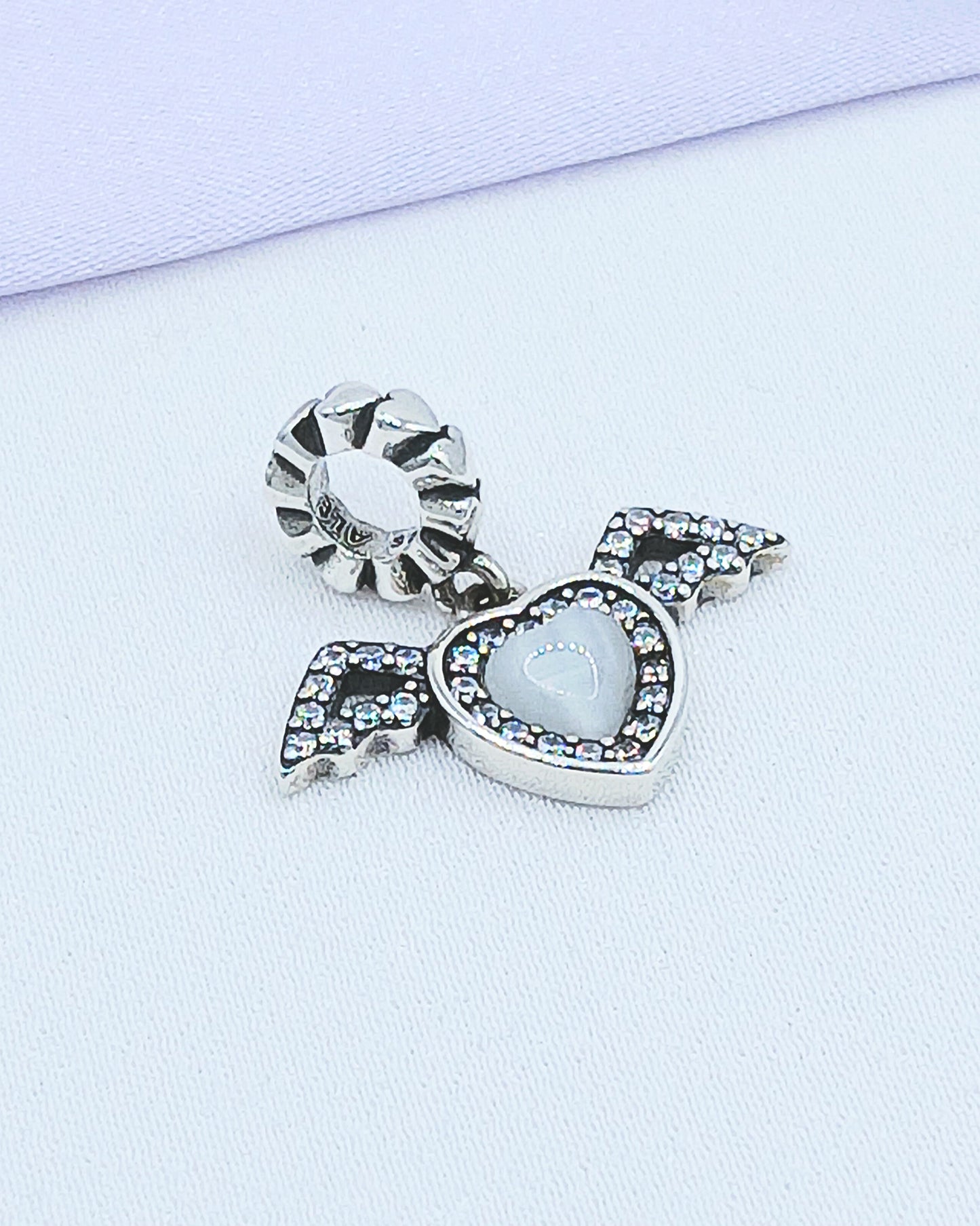 Dije charm corazón alas