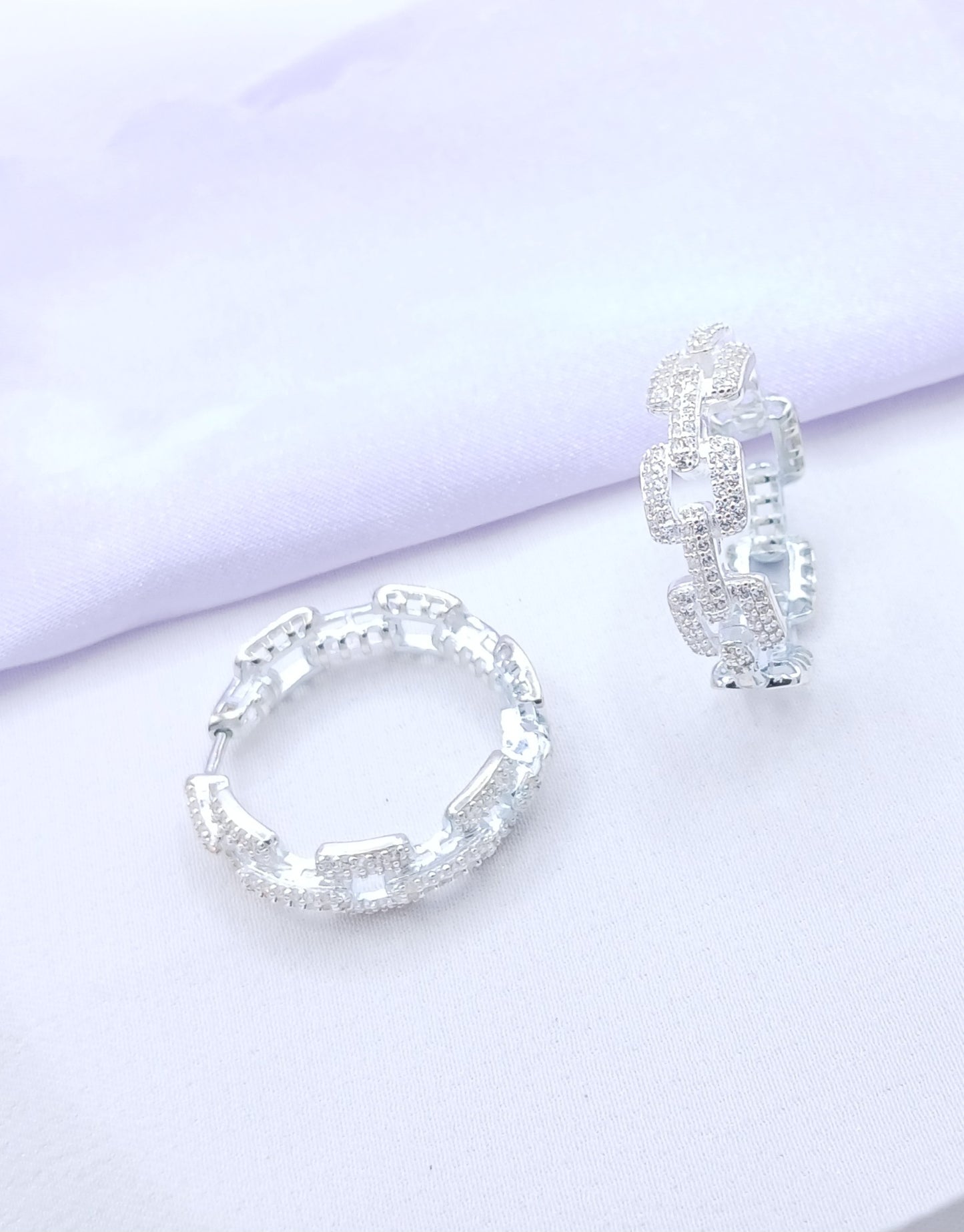 Argollas hugguie broche microzirconia