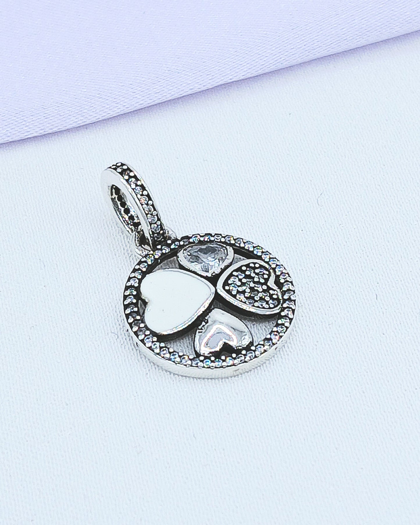 Dije charm trébol corazones