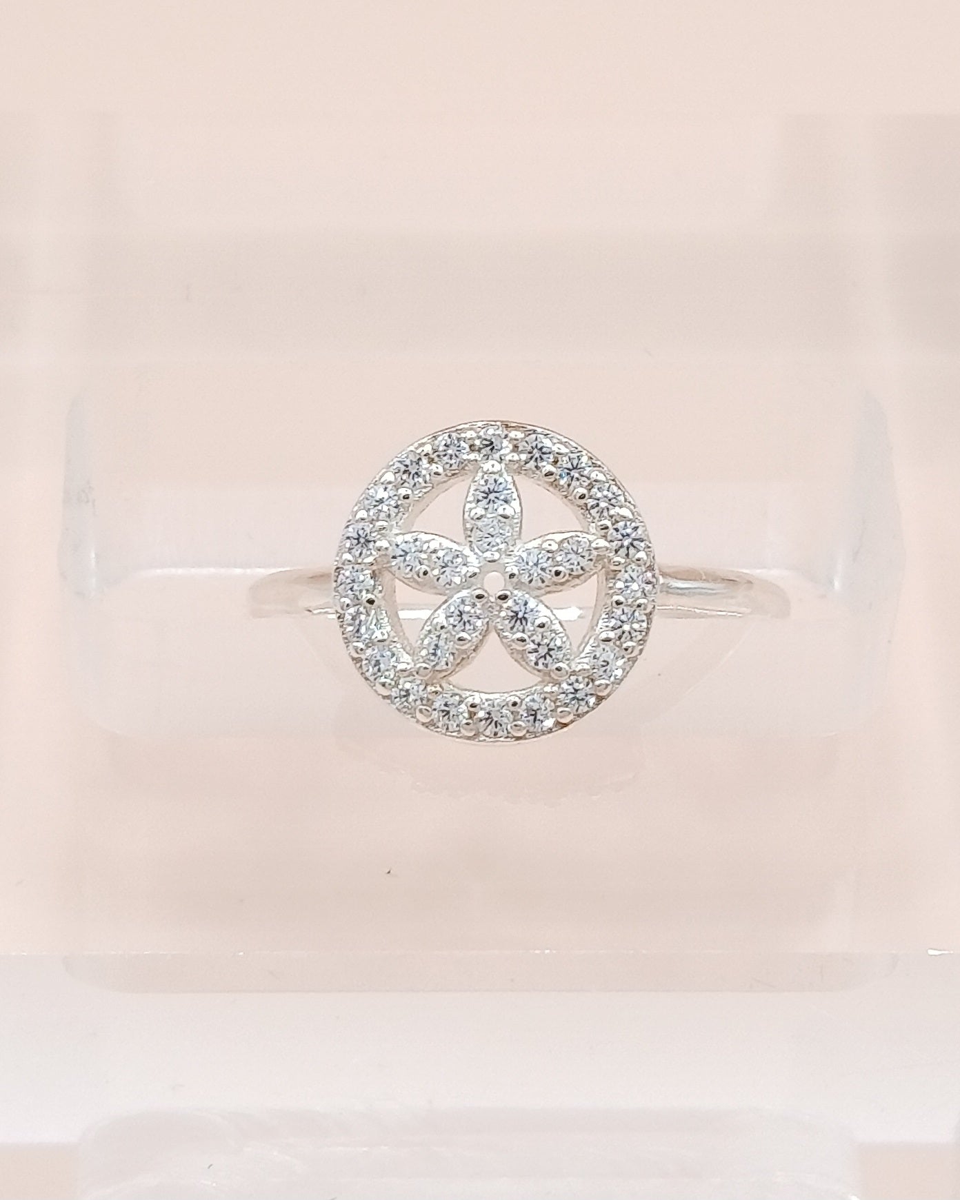 Anillo flor pétalos