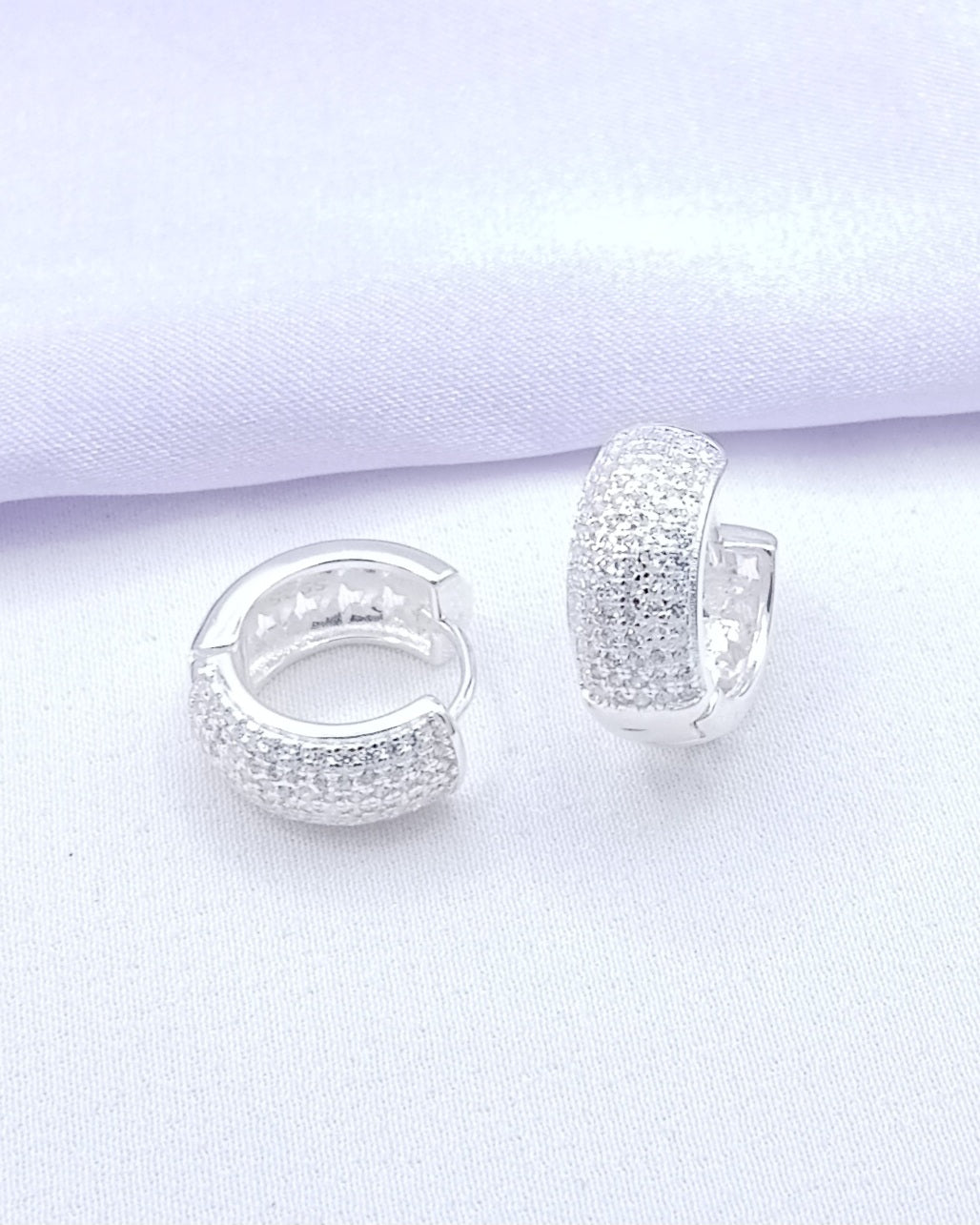 Argolla hugguie mucrozirconia y estrellas