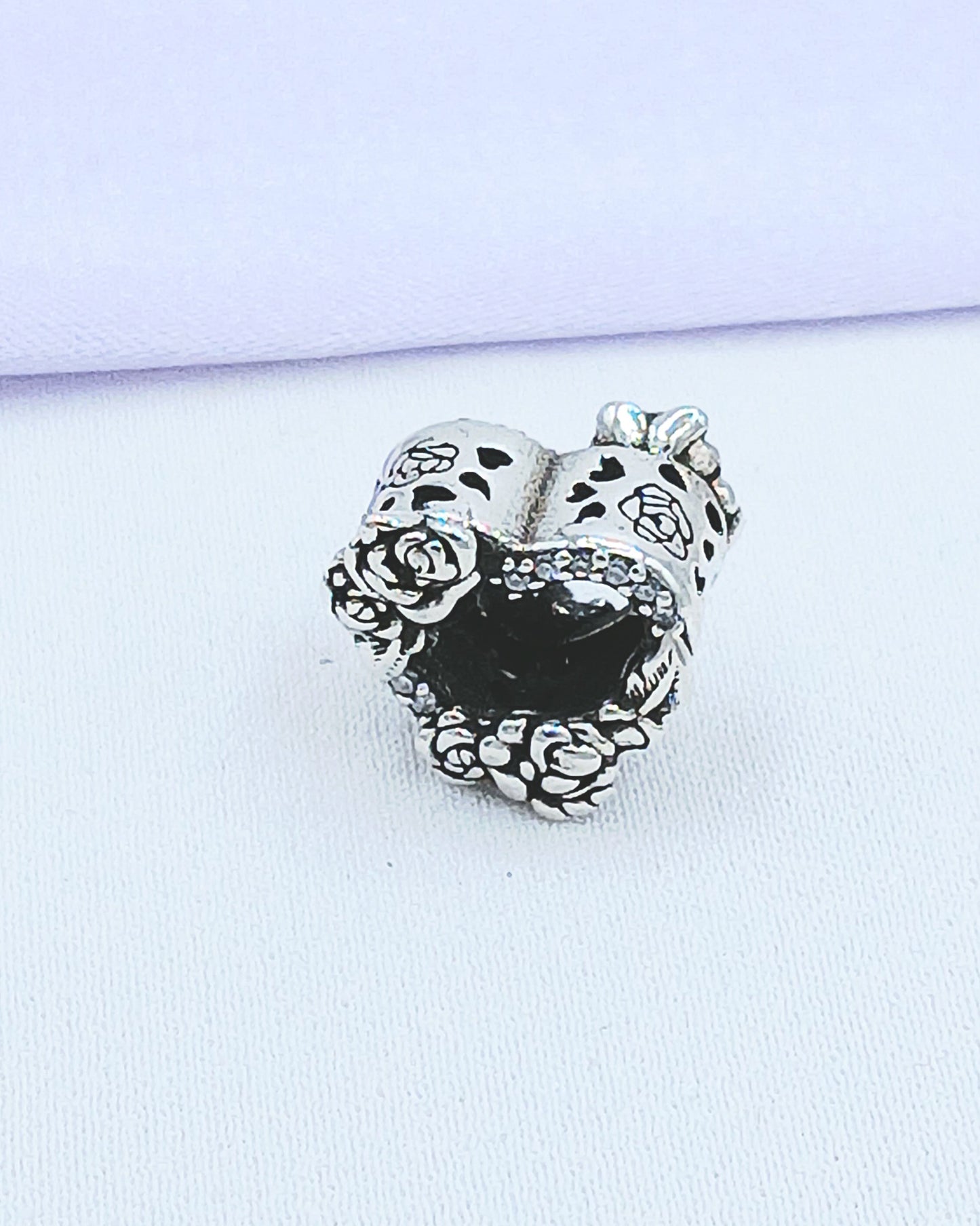 Dije charm corazón y rosas