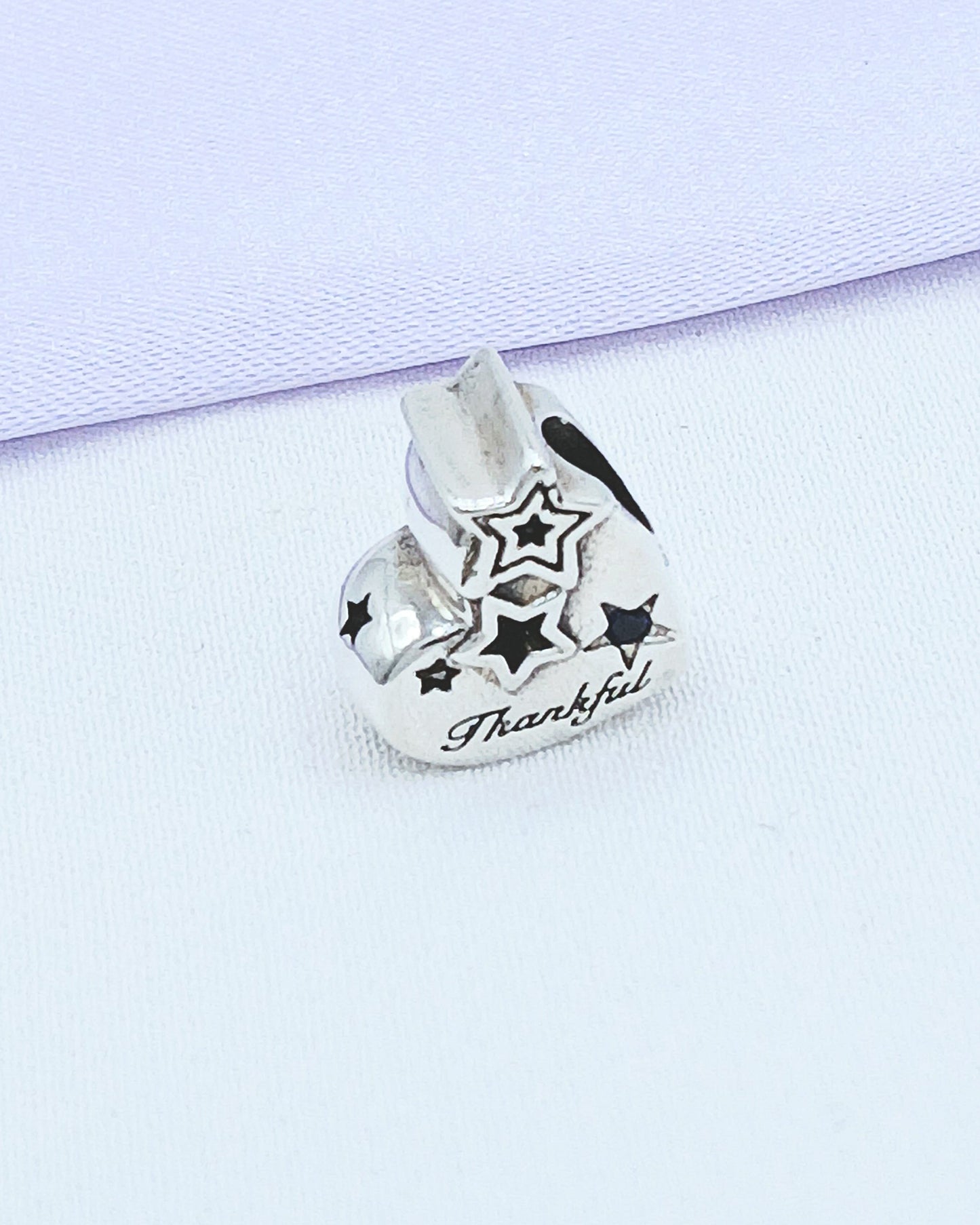 Dije charm corazón y estrellas