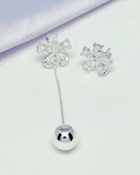 Aretes asimétricos flor y bola