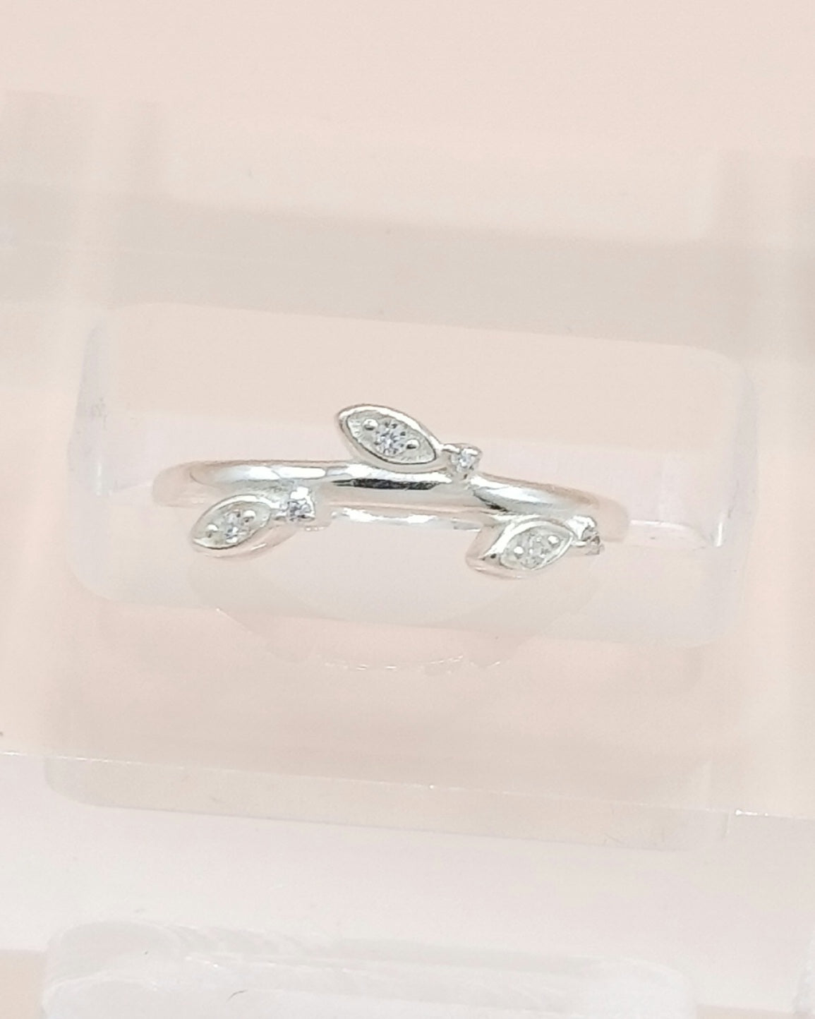 Anillo rama y hojas