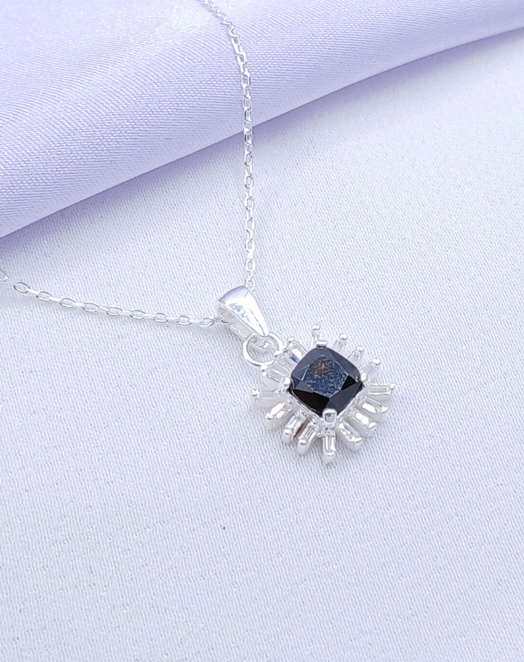Gargantilla zirconia negra