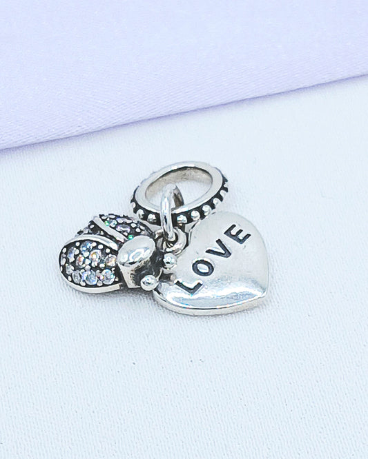 Dije charm mariquita corazón amor