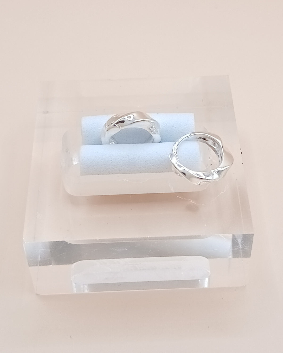 Argollas huggie torneada