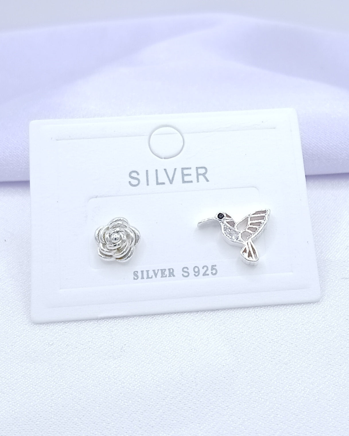 Aretes asimétricos colibri y flor