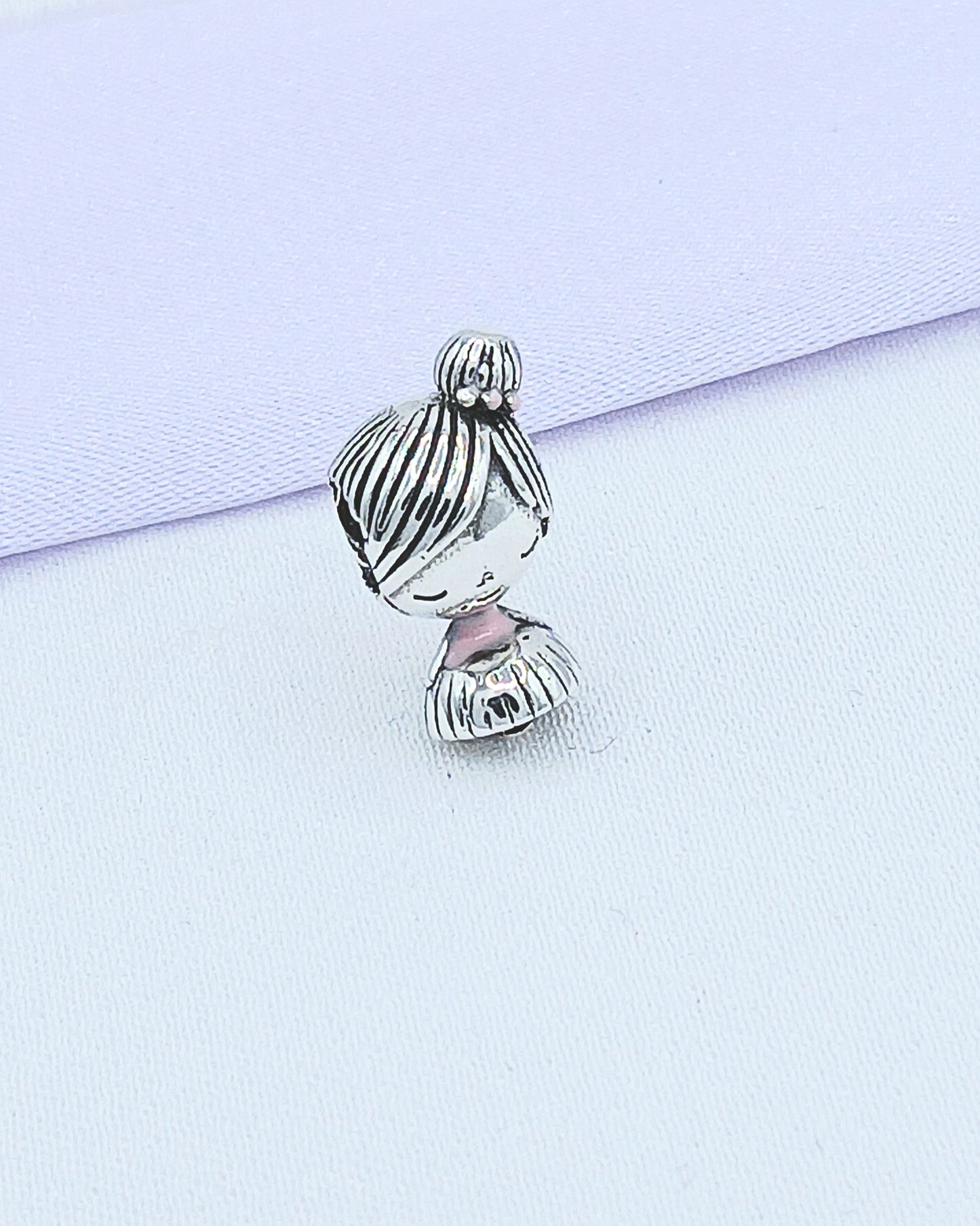 Dije charm muñequita