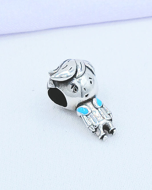 Dije charm niño elegante