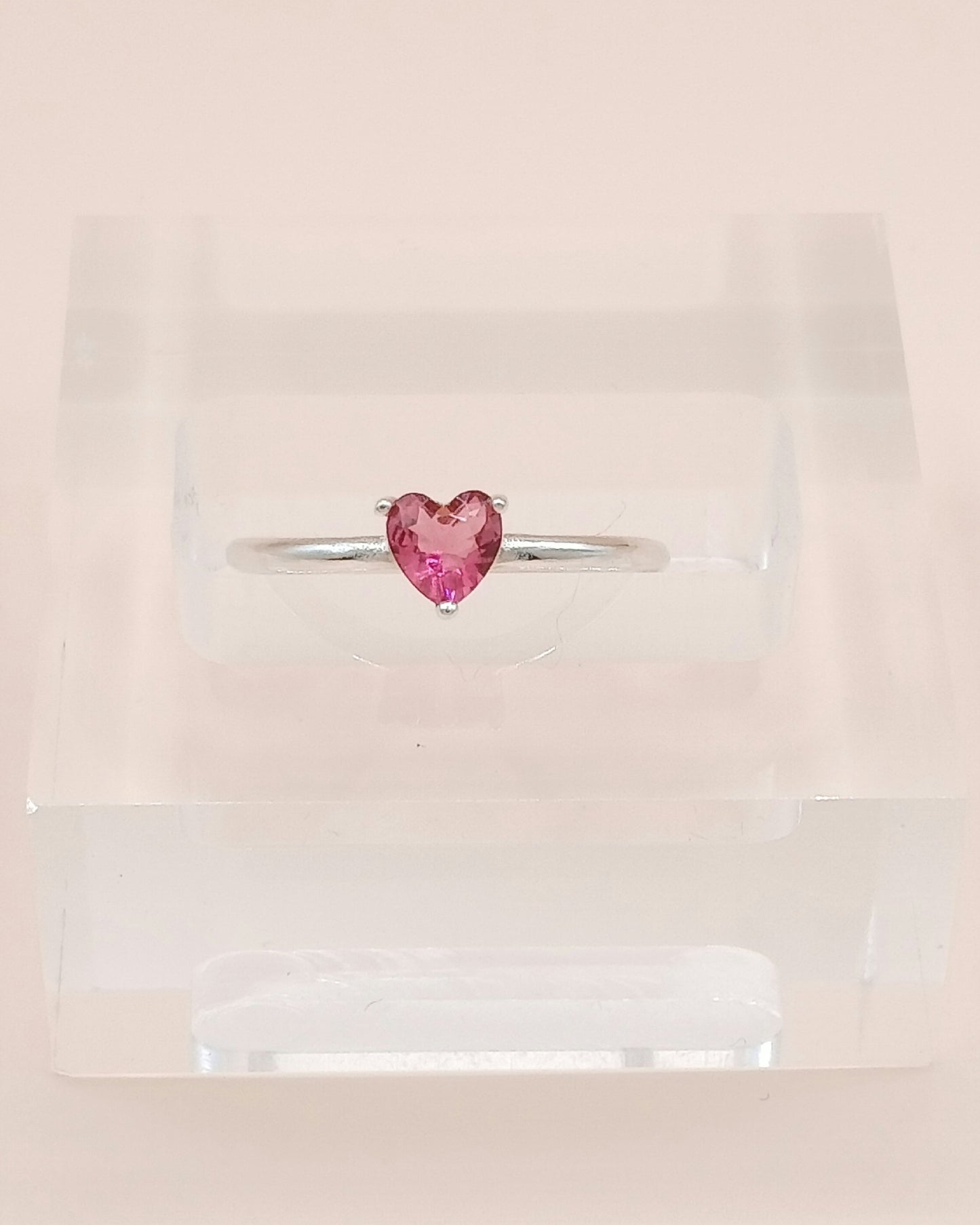 Anillo zirconia corazón rojo