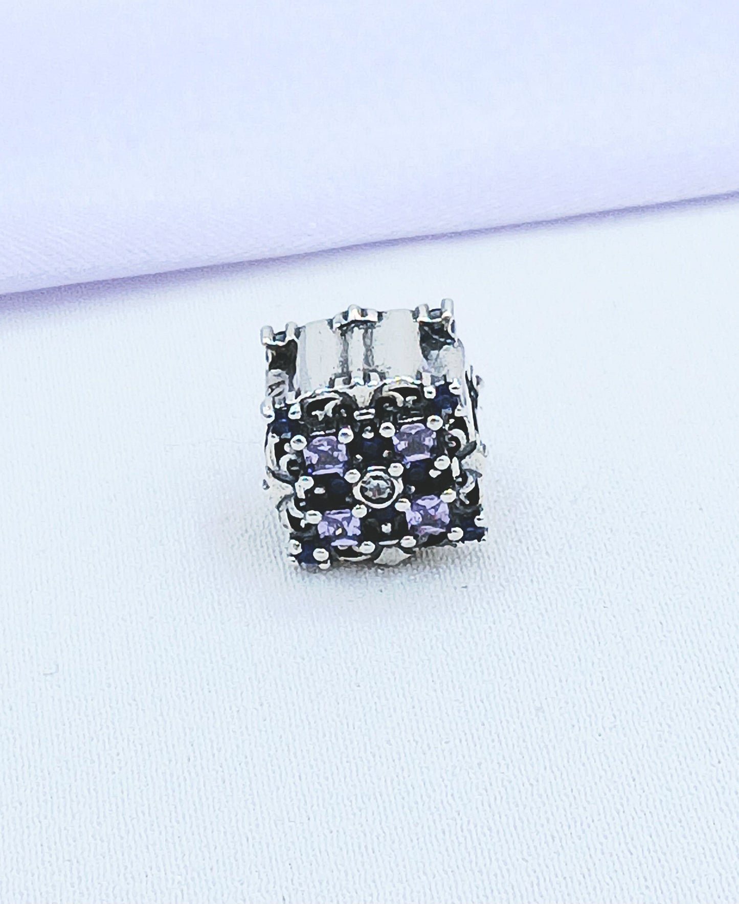 Dije charm cuadrado lila
