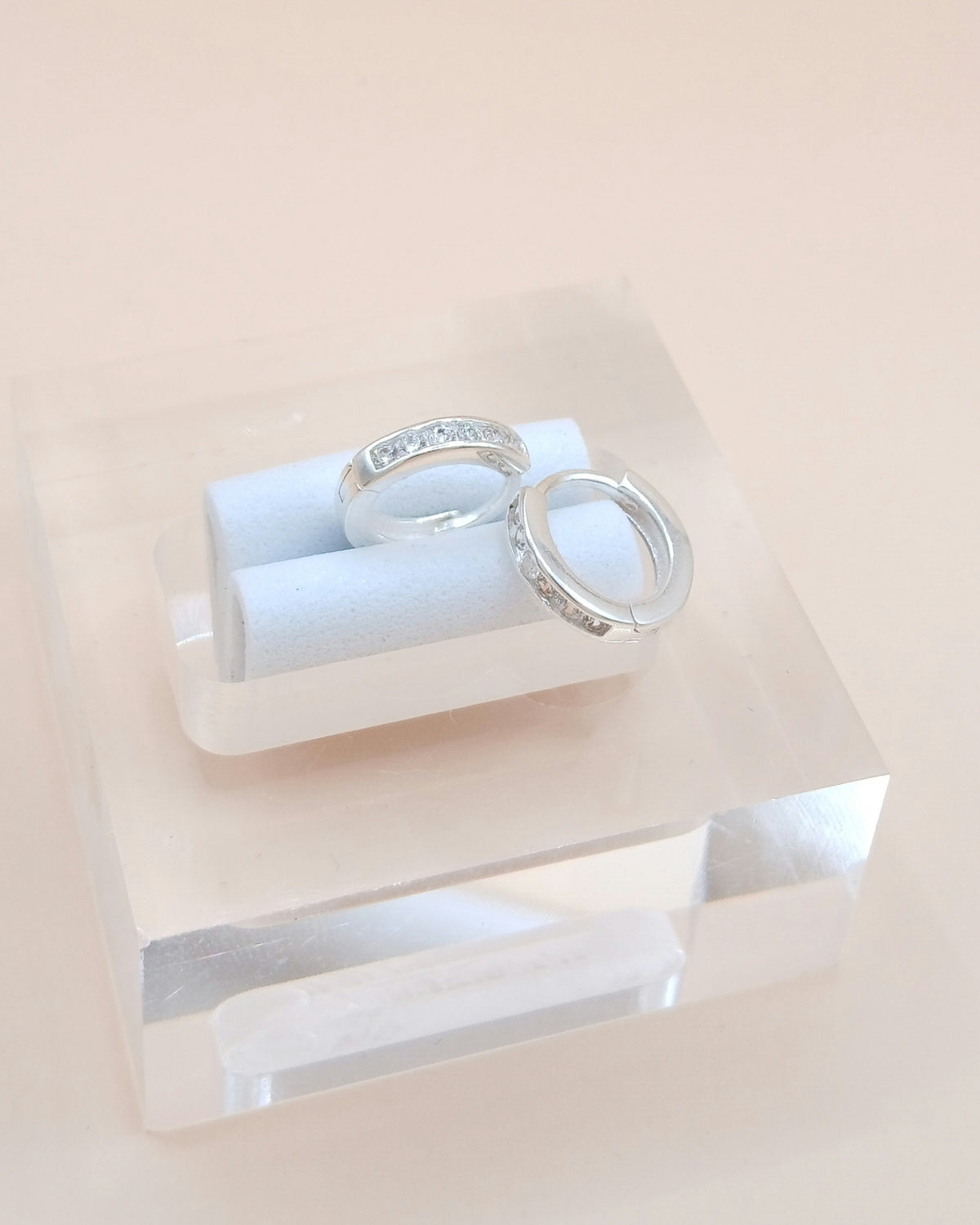 Argollas huggie zirconias