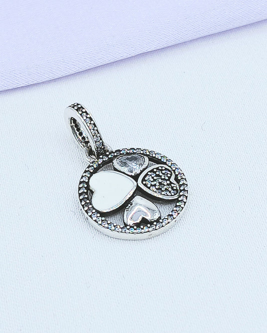 Dije charm trébol corazones