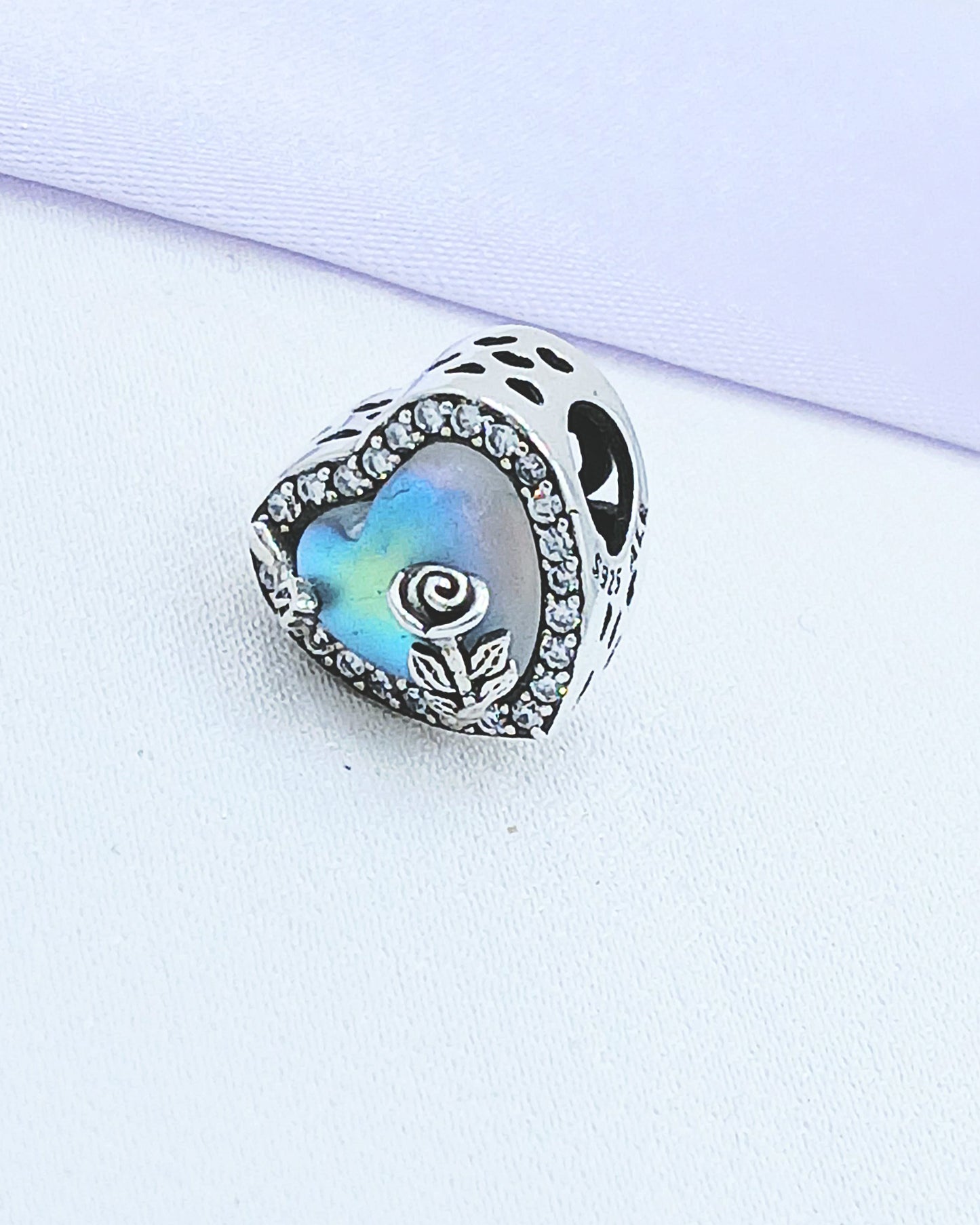 Dije charm piedra lunar rosa