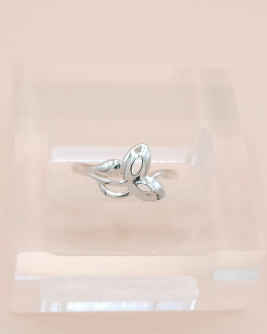 Anillo liso hojas