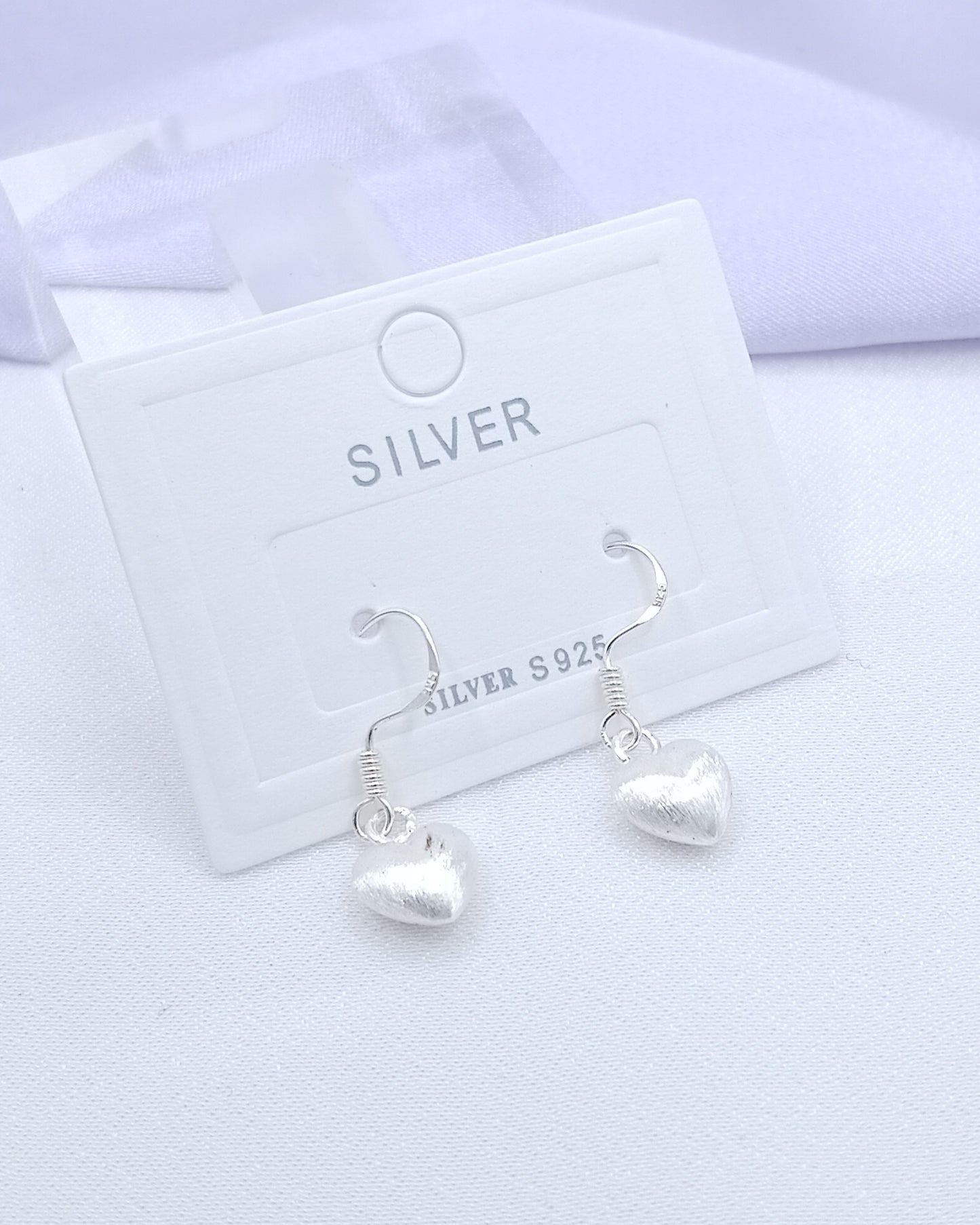 Aretes largos corazones seda