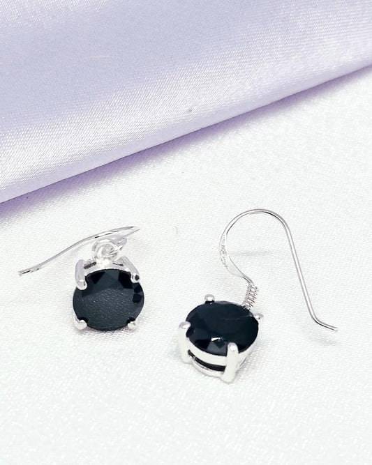 Aretes punto de luz negro