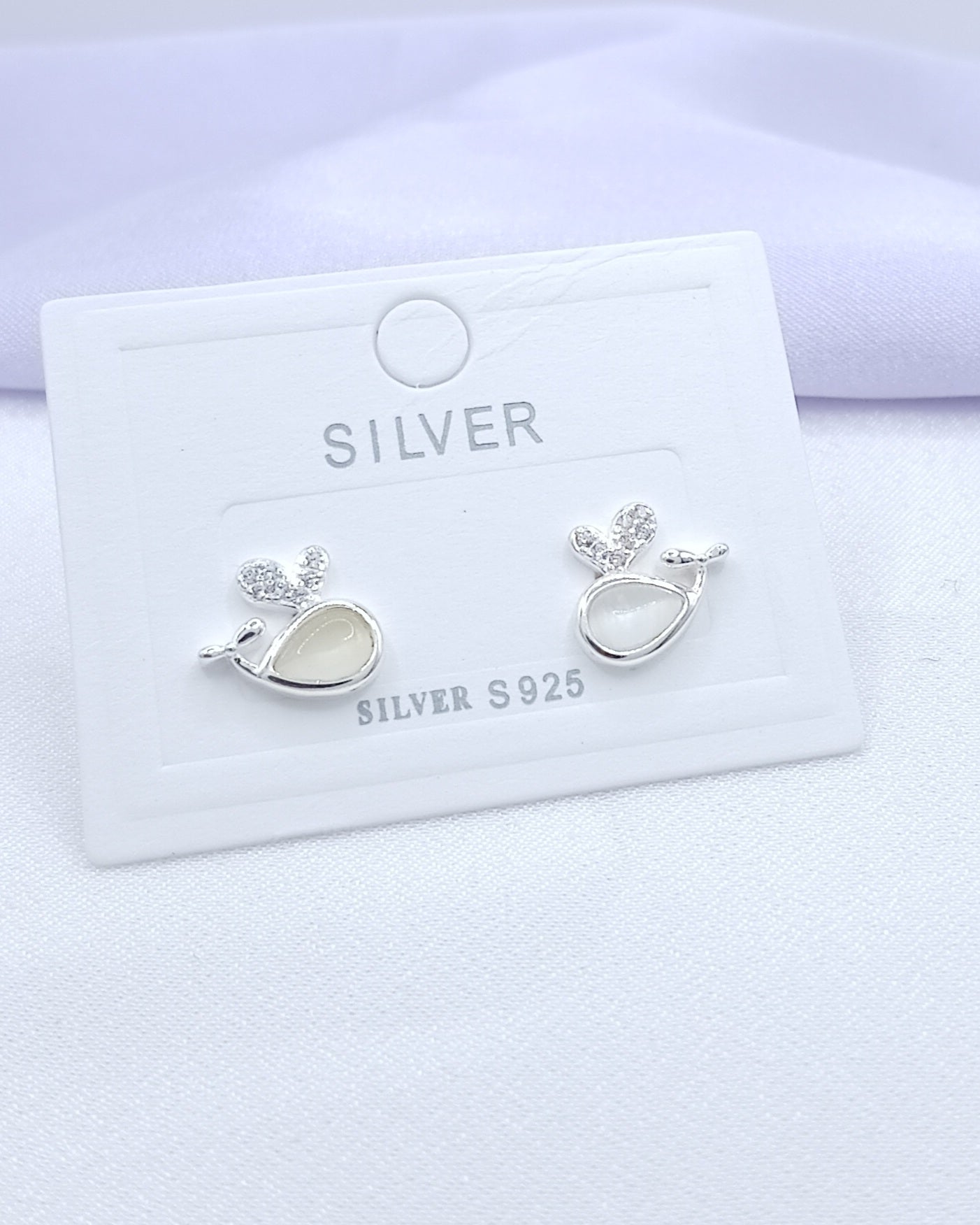 Aretes ballenas ojo de gato