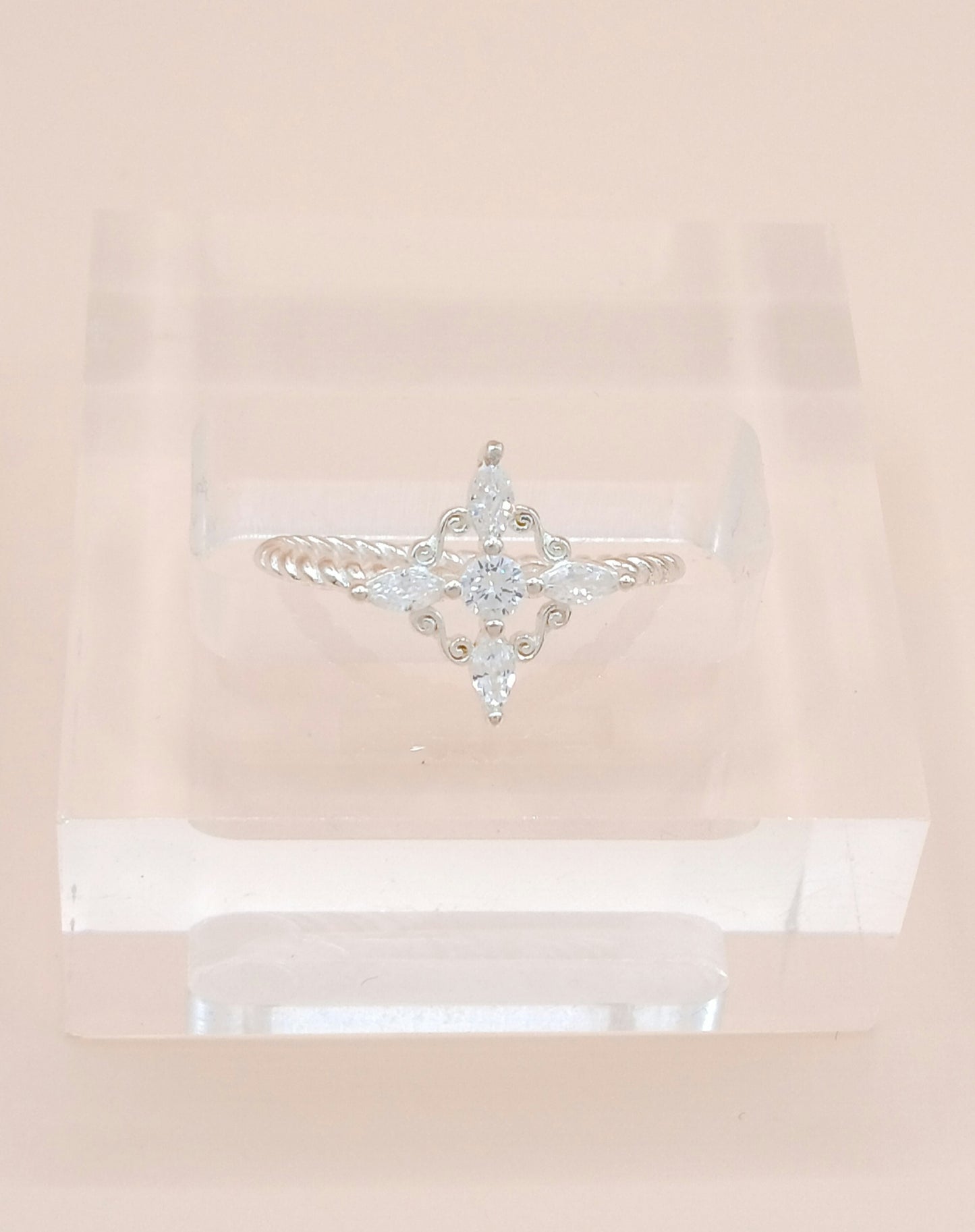 Anillo zirconias rombo