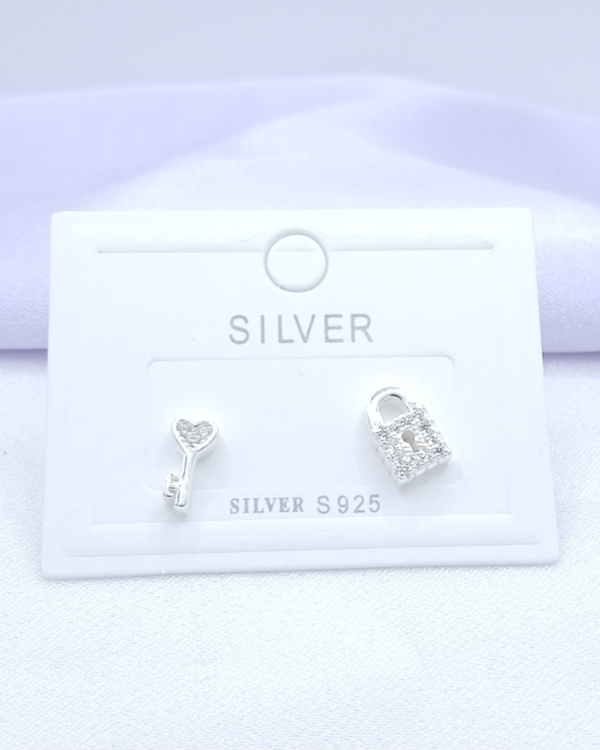 Aretes asimétricos candado y llave
